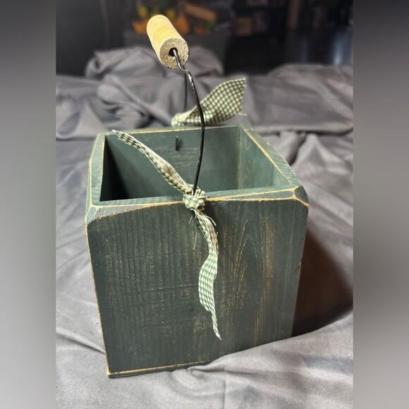 ☃️❄️☃️ Green Wood 4.5” X 7.5" Basket Star Cut-out with Handle Tealight Candle - Picture 2 of 6